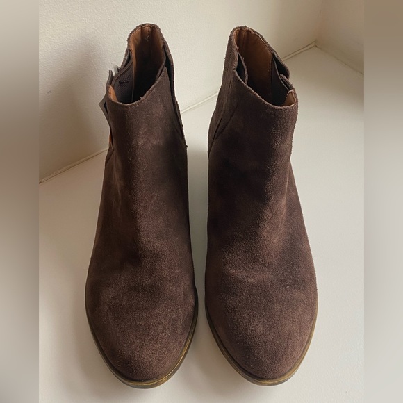 New Lucky Brand Pogan Brown Suede Chelsea Boot Bootie - Size 6.5 - Picture 5 of 9